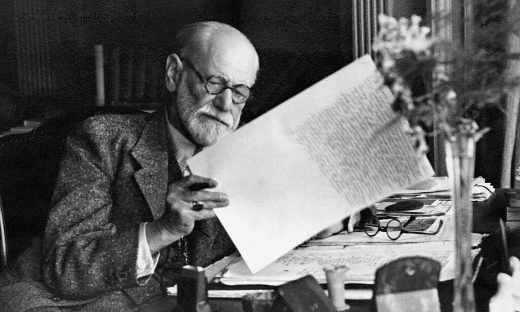 Зигмунд Фройд за написанням книги