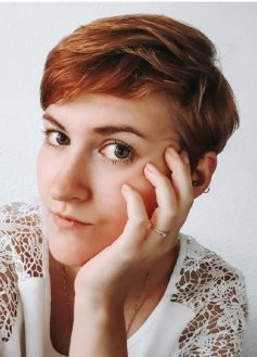 Анна Савас