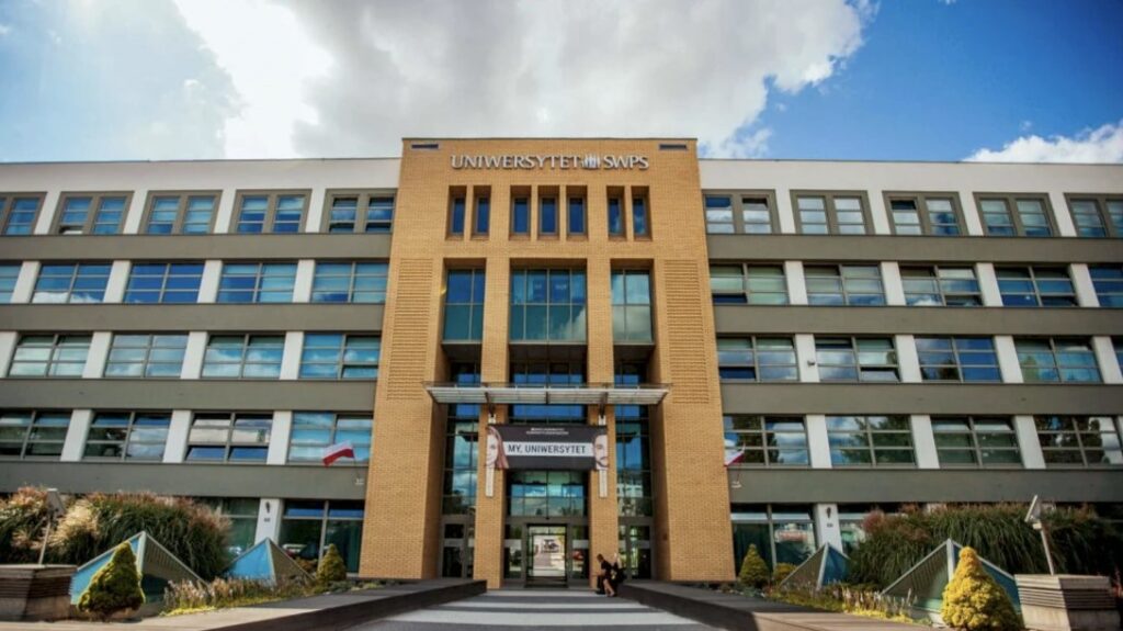 Як вступити до Академії Вістула